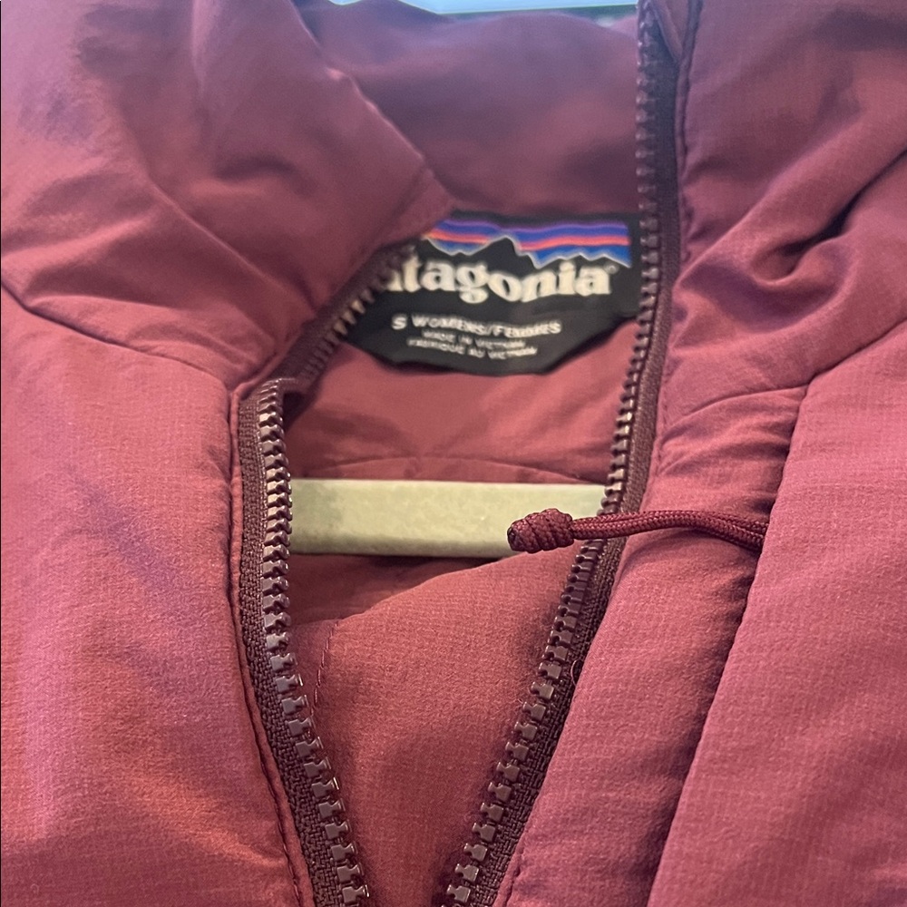 Patagonia worn wear short sleeve Women's Puffer vest - Burgundy